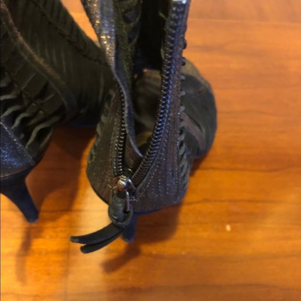 Boot - Picture 3 of 6